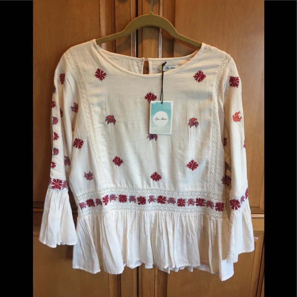 NWT Ella moon embroidered blouse/top size M